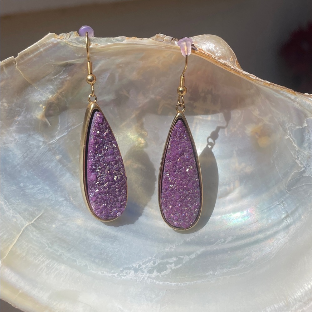 Kinsley Armelle Gold &  Purple Royal Quartz Druzy Dangle Earrings, signed - Picture 5 of 8